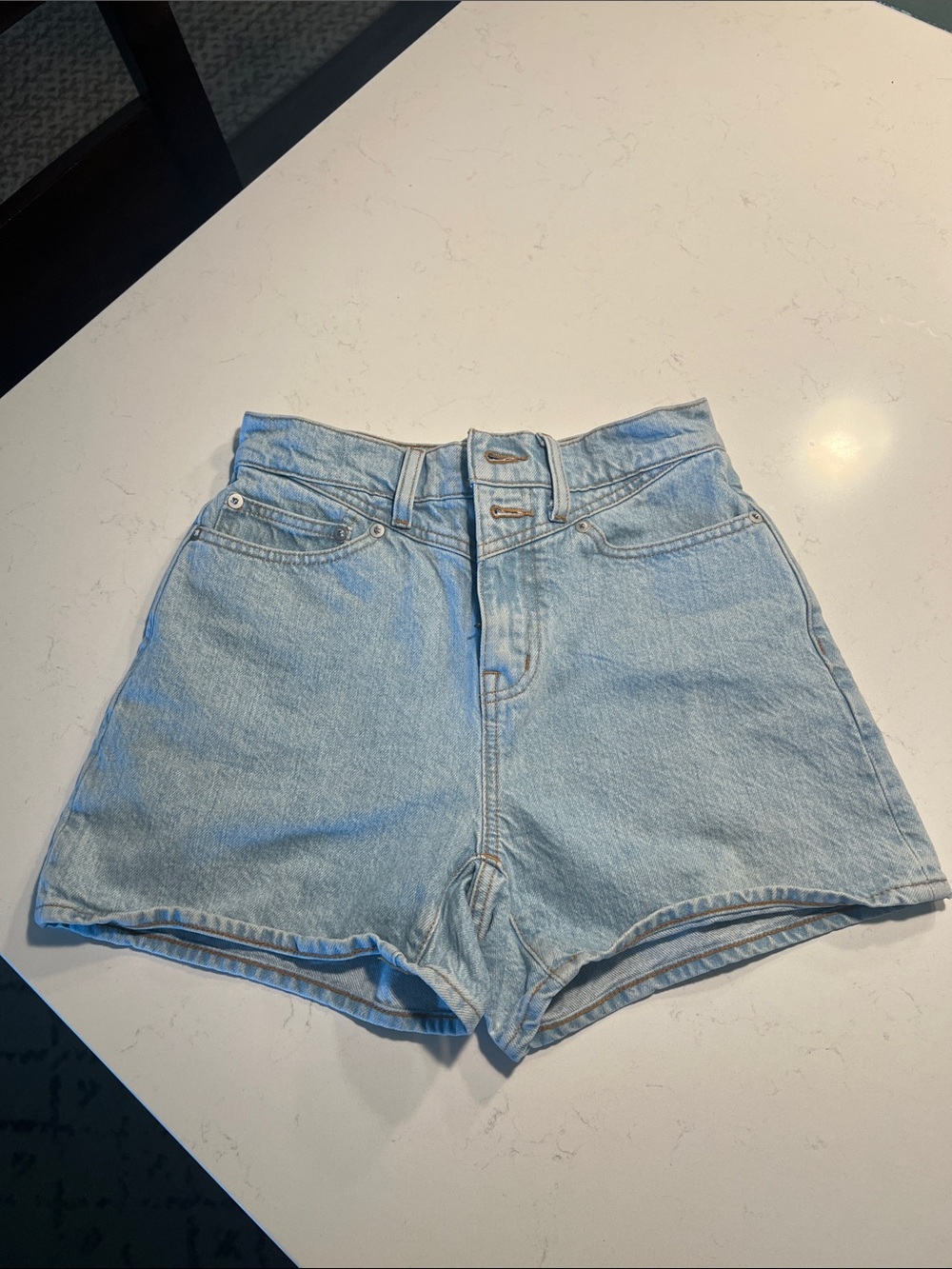 Madewell The Momjean Short in Essen
Wash: Yoke Edition size 24